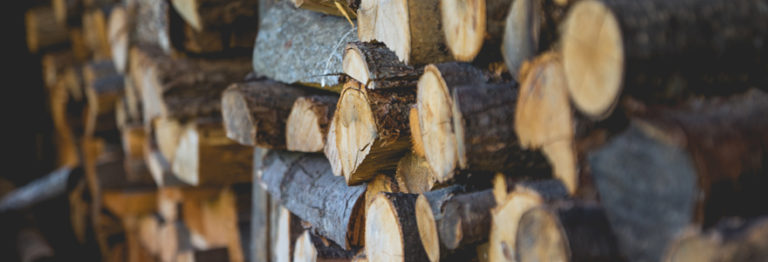 Ranger le bois à l'extérieur